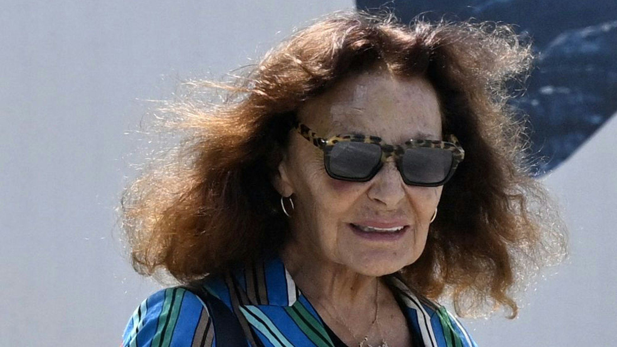 Designerin Diane von Fürstenberg landet in Venedig – bereit für die Glamourhochzeit des Jahres am Canal Grande.