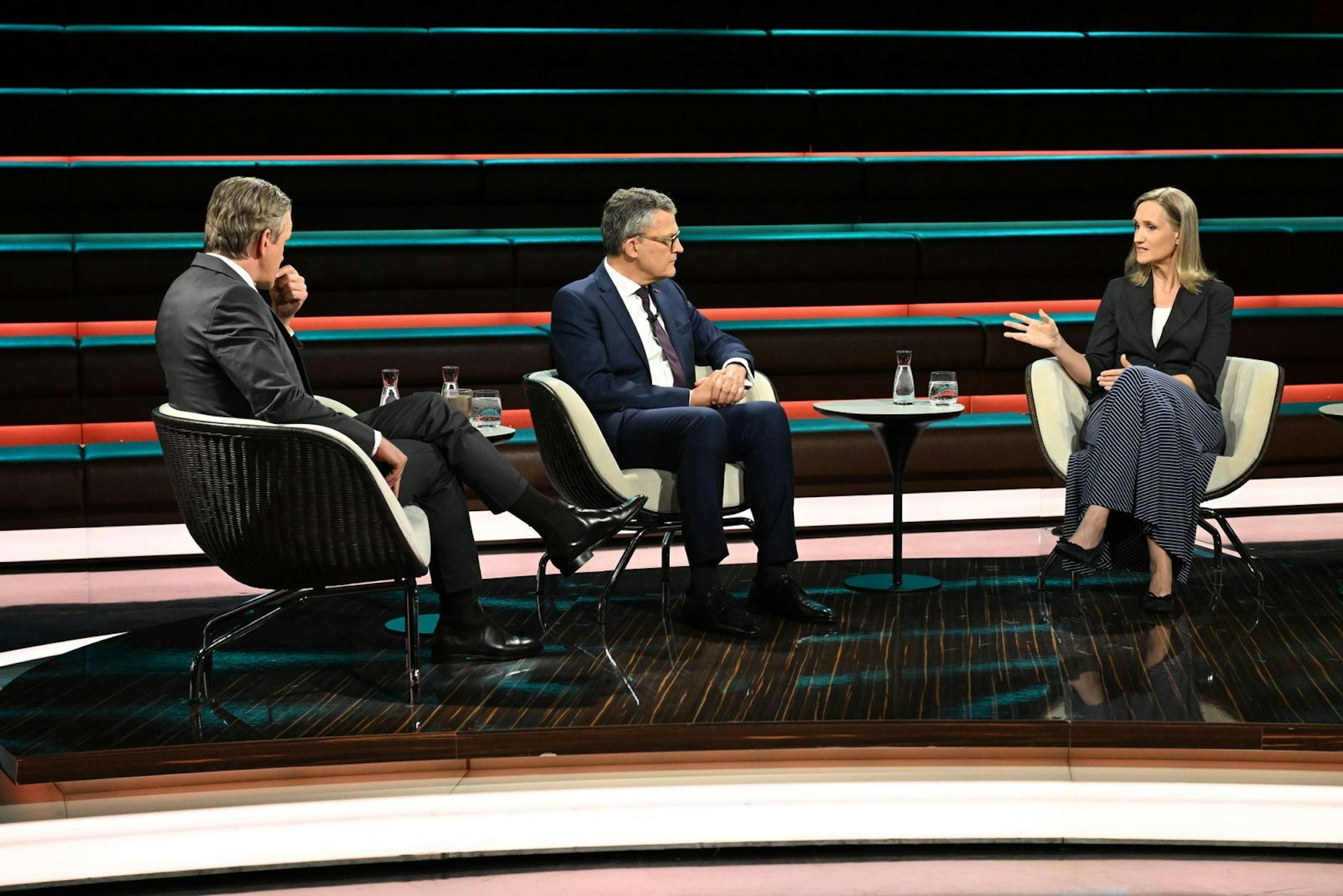 Roderich Kiesewetter (Mitte) eckte bei Markus Lanz und Kristin Helberg an. (Bild: ZDF / Cornelia Lehmann)