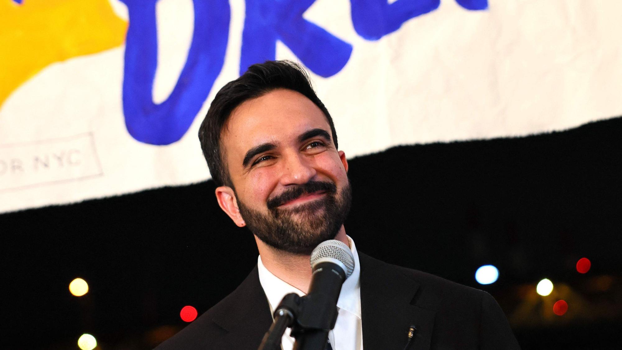 Zohran Mamdani hat die Vorwahl der Demokraten für die New Yorker Bürgermeisterwahl gewonnen. (Archivbild)