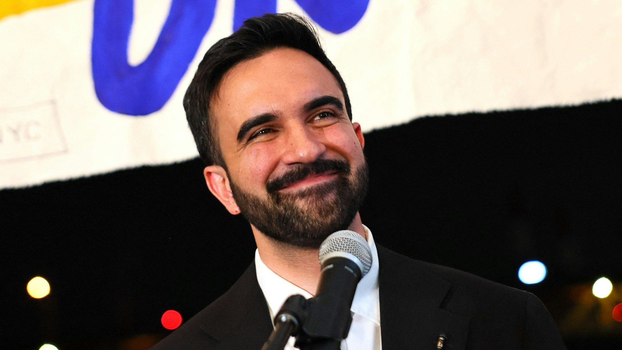 Zohran Mamdani hat die Vorwahl der Demokraten für die Bürgermeisterwahl der Stadt New York gewonnen.