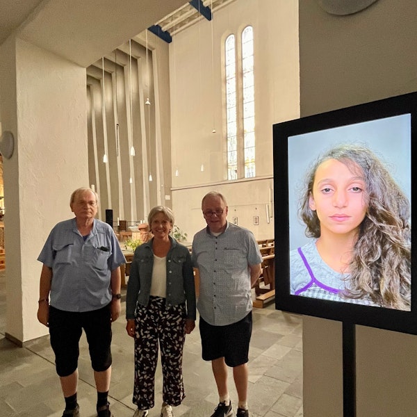 Menschen in Kirche