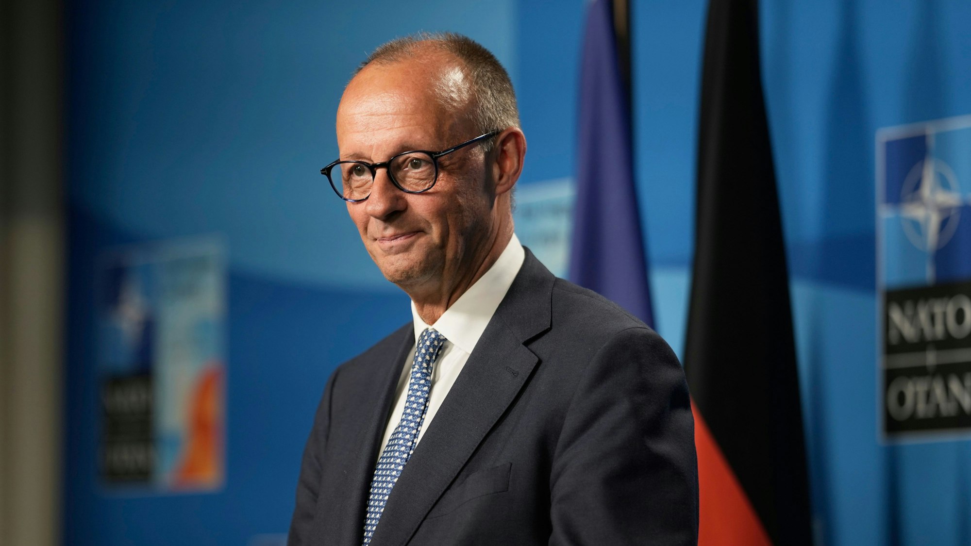 Bundeskanzler Friedrich Merz (CDU) spricht während einer Pressekonferenz nach der Plenarsitzung auf dem NATO-Gipfel.