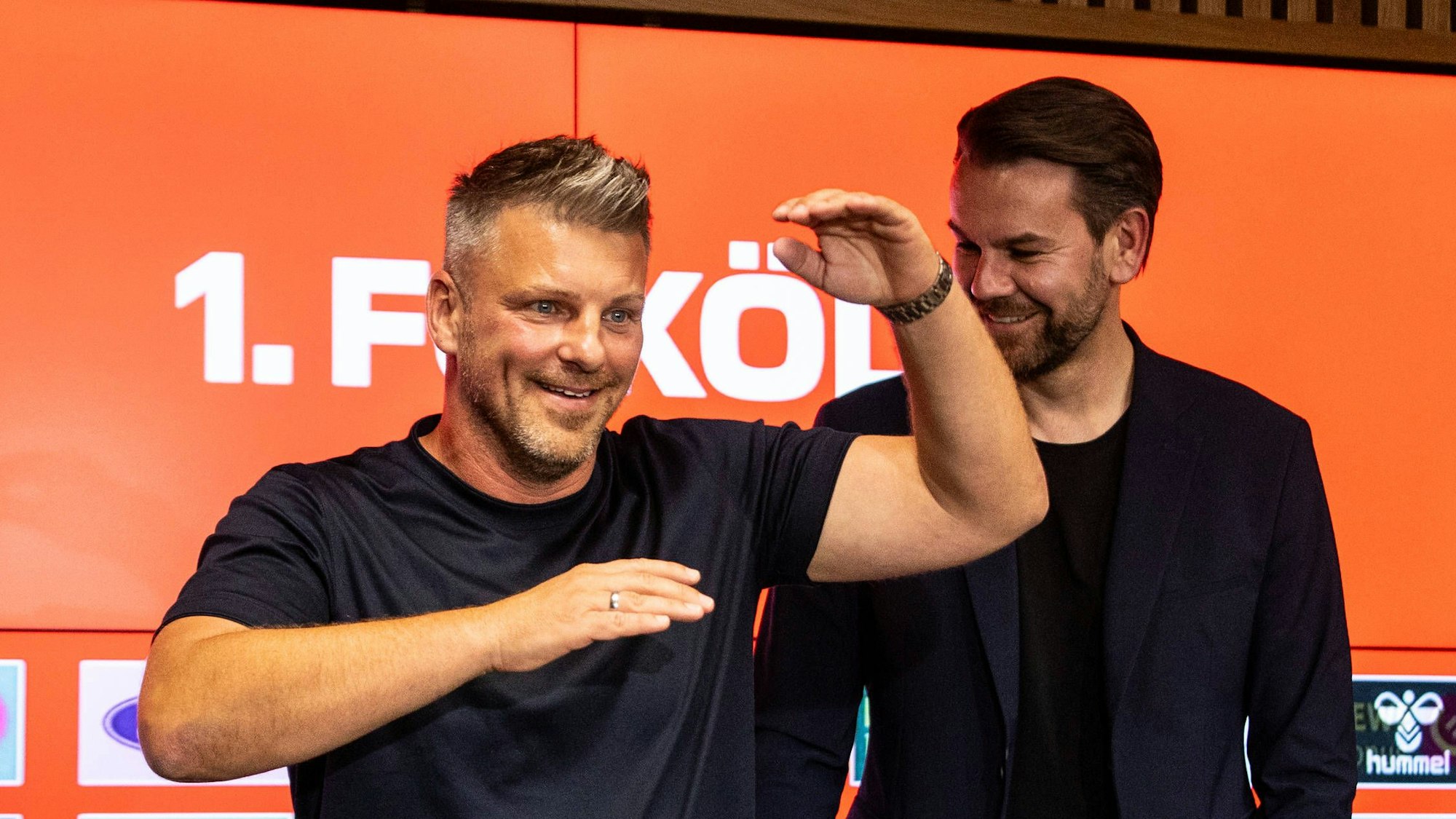 Pressekonferenz: Vorstellung, Lukas Kwasniok, 25.06.2025 Lukas Kwasniok Cheftrainer, 1.FC Köln, Thomas KesslerSportdirektor, 1.FC Köln Pressekonferenz: Vorstellung, Lukas Kwasniok. Neuer FC-Cheftrainer nimmt Arbeit auf, RheinEnergie Stadion, 25.06.2025 *** Press conference presentation, Lukas Kwasniok, 25 06 2025 Lukas Kwasniok Head Coach, 1 FC Köln , Thomas Kessler Sports Director, 1 FC Köln Press conference presentation, Lukas Kwasniok New FC Head Coach starts work, RheinEnergie Stadion, 25 06 2025 Copyright: xBEAUTIFULxSPORTS/Buriakovx