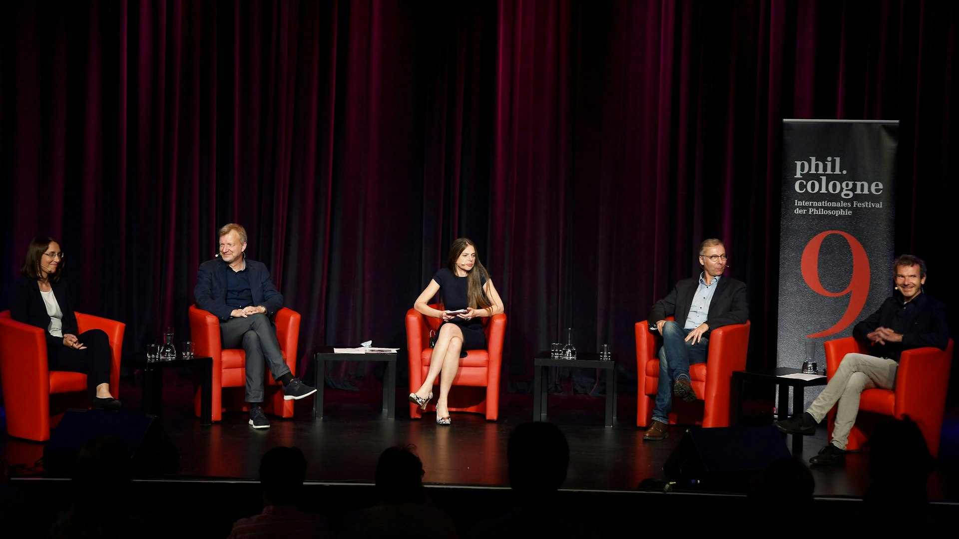 08.09.2021, Köln: Phil Cologne in der Comedia Theater Podiumsdiskussion " Die Kirche und der Missbrauch-Komplex.
vl. Doris Reisinger, Thomas Großbölting, Christiane Florin, Oliver Schillings und Joachim Frank (Archivbild)