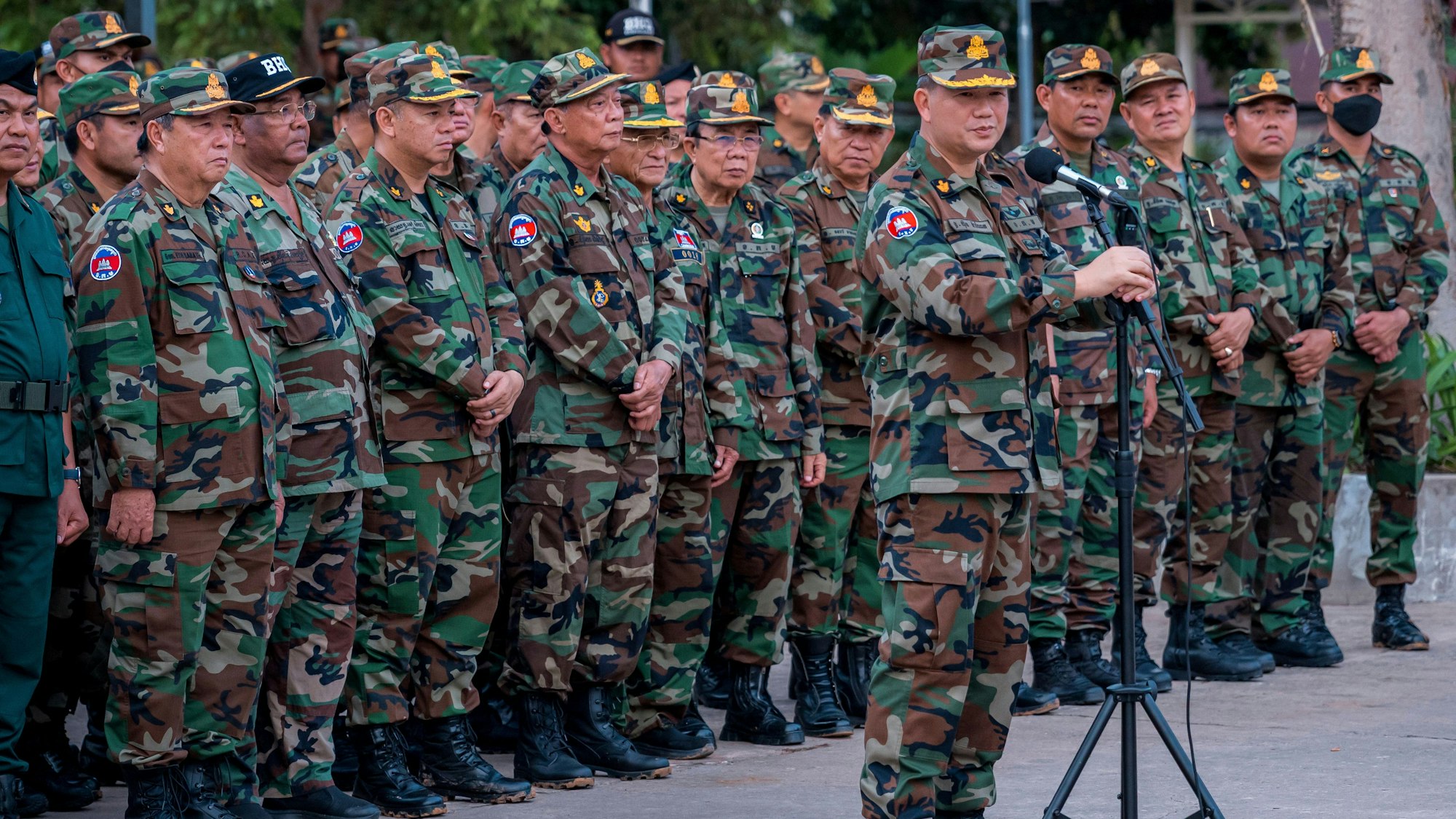 Der kambodschanische Ministerpräsident Hun Manet hält eine Rede vor seiner Truppe während seines Besuchs in Preah Vihear, nahe der kambodschanisch-thailändischen Grenze in der Provinz Preah Vihear.