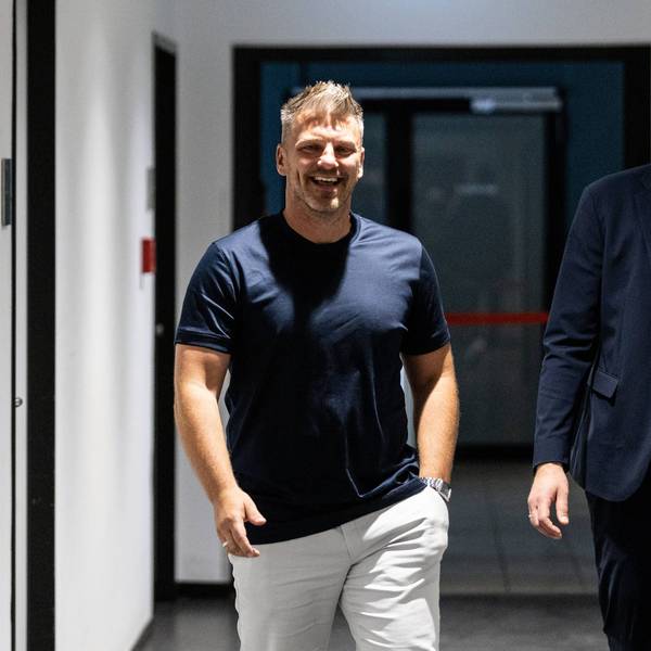 Pressekonferenz: Vorstellung, Lukas Kwasniok, 25.06.2025 Thomas Kessler Sportdirektor, 1.FC Köln, Lukas Kwasniok Cheftrainer, 1.FC Köln gehen durch den Flur zur Pressekonferenz. Pressekonferenz: Vorstellung, Lukas Kwasniok. Neuer FC-Cheftrainer nimmt Arbeit auf, RheinEnergie Stadion, 25.06.2025 *** Press conference presentation, Lukas Kwasniok, 25 06 2025 Thomas Kessler Sports Director, 1 FC Köln , Lukas Kwasniok Head Coach, 1 FC Köln walk through the hallway to the press conference Press conference presentation, Lukas Kwasniok New FC Head Coach starts work, RheinEnergie Stadium, 25 06 2025 Copyright: xBEAUTIFULxSPORTS/Buriakovx