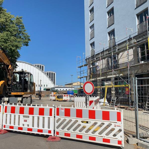 Ein Bagger hatte ein Stromkabel während Arbeiten auf der Sechtemer Straße beschädigt.