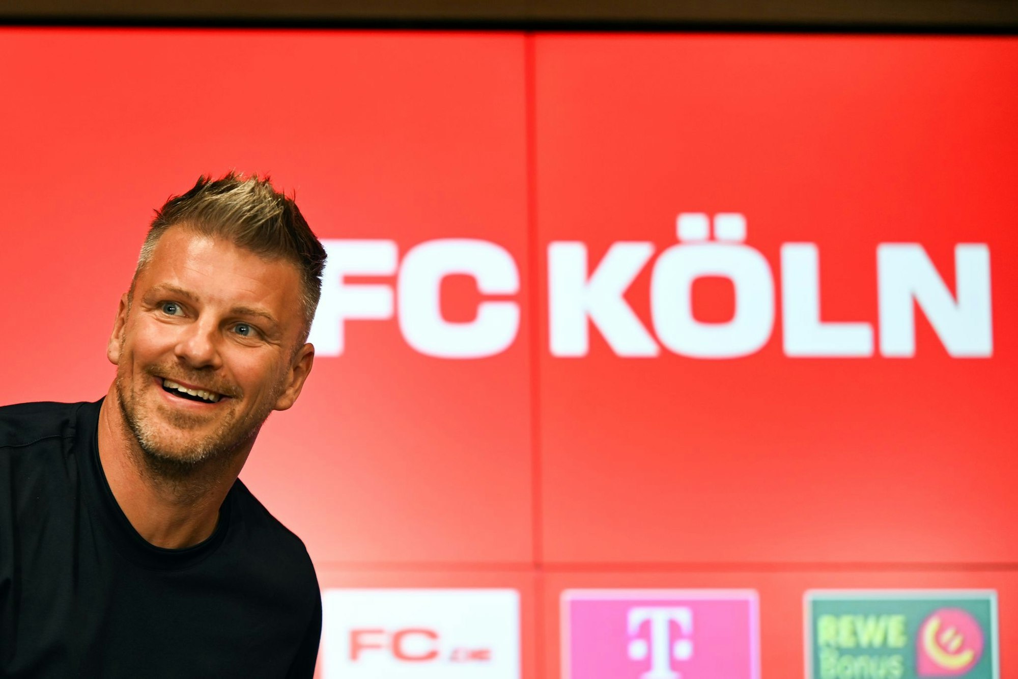 Lukas Kwasniok hat sich als neuer Cheftrainer des 1. FC Köln vorgestellt.