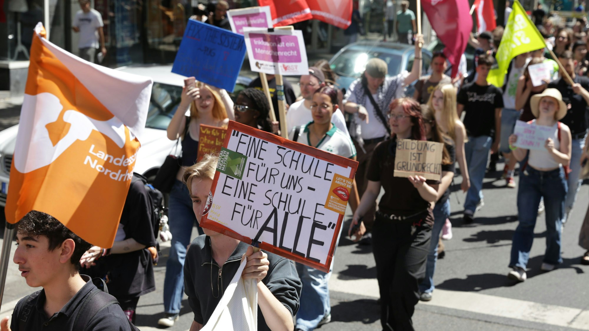 Bildungsprotest der Landesschülerschaft NRW in Düsseldorf