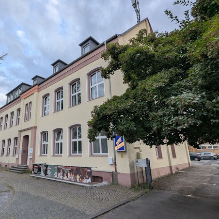 Das Foto zeigt die ehemalige Volksschule Gleuel an der Hermülheimer Straße.