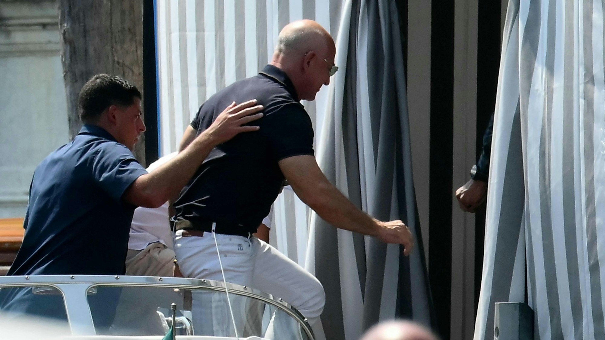 Jeff Bezos checkt im Aman-Hotel ein – und mit ihm eine ganze Armada aus Stars, Jets und Millionen in der Lagunenstadt.