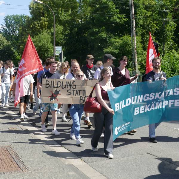 Die Schülerinnen und Schüler forderten Investitionen in ihre Zukunft.