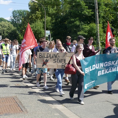 Die Schülerinnen und Schüler forderten Investitionen in ihre Zukunft.