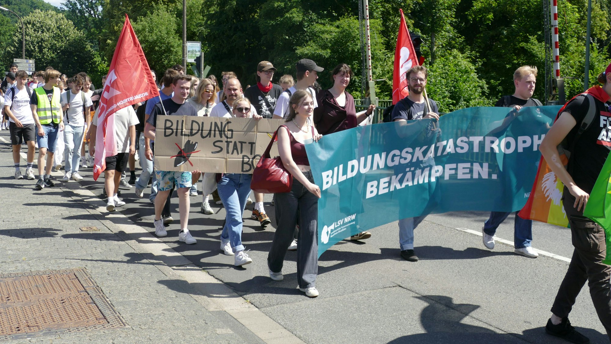 Die Schülerinnen und Schüler forderten Investitionen in ihre Zukunft.