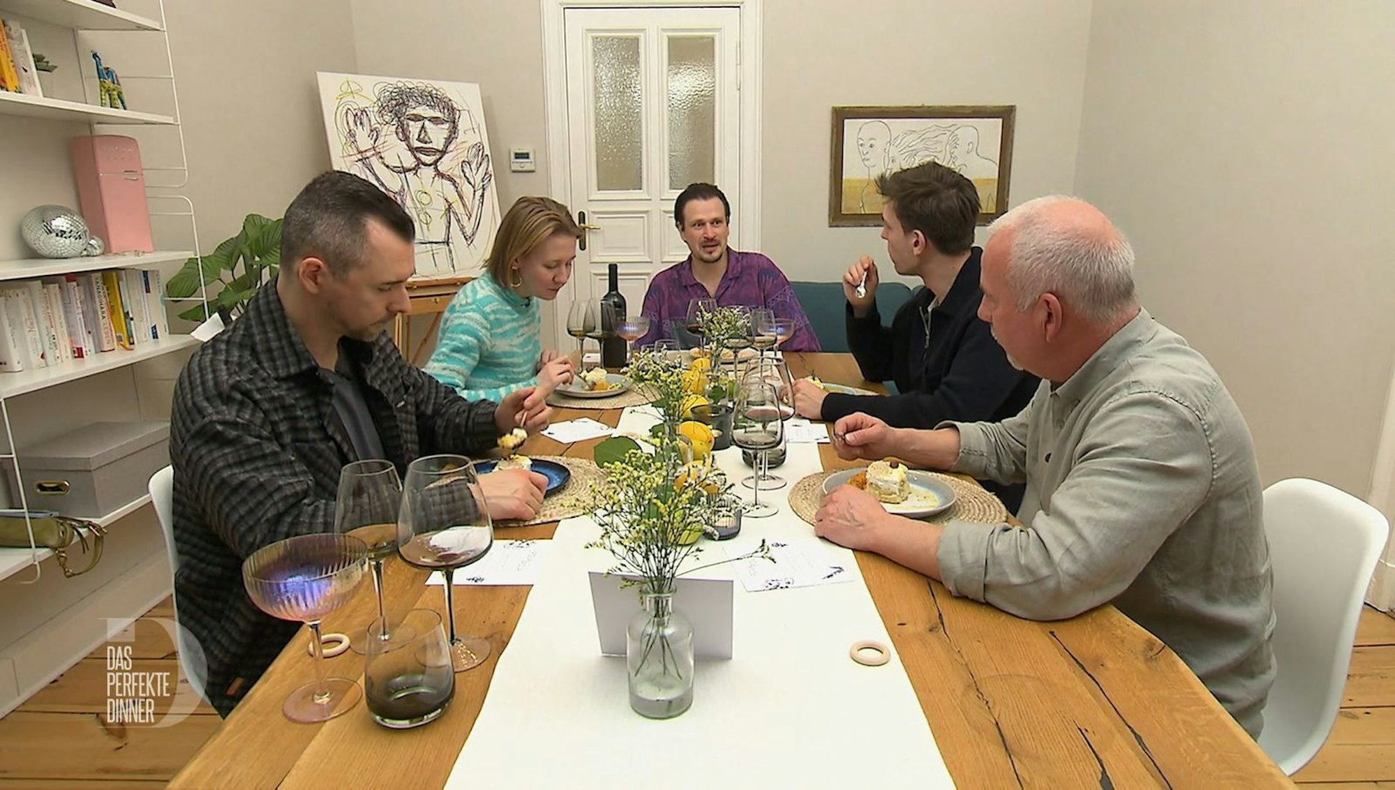 An Tag 4 trifft sich die Berliner „Dinner“-Runde bei Mato. (Bild: RTL)
