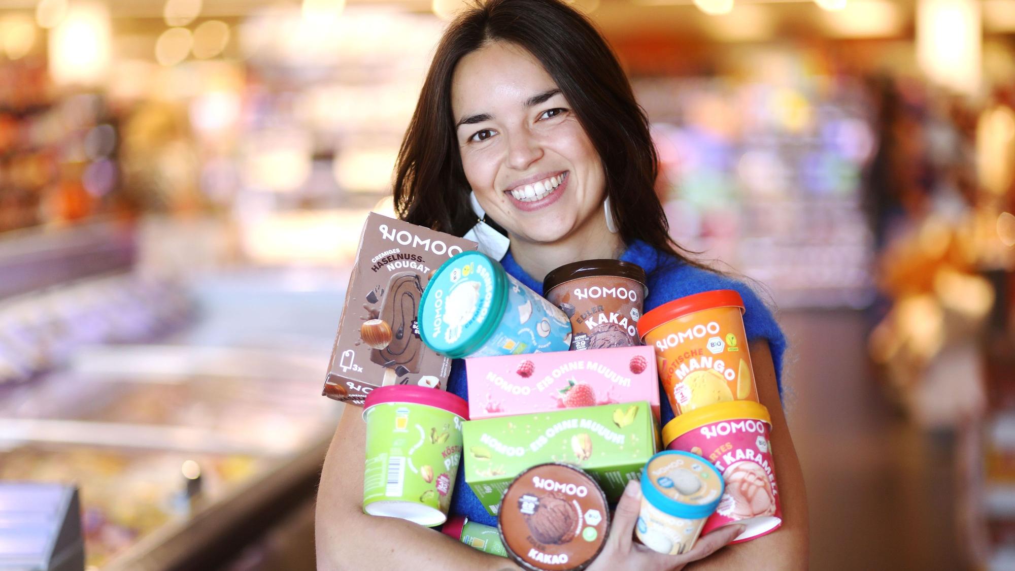 24.06.2025, Köln: Interview für Serie "Meine erste Million" mit Nomoo-Gründerin Rebecca Göckel. Nomoo stellt veganes Eis her. Foto: Arton Krasniqi