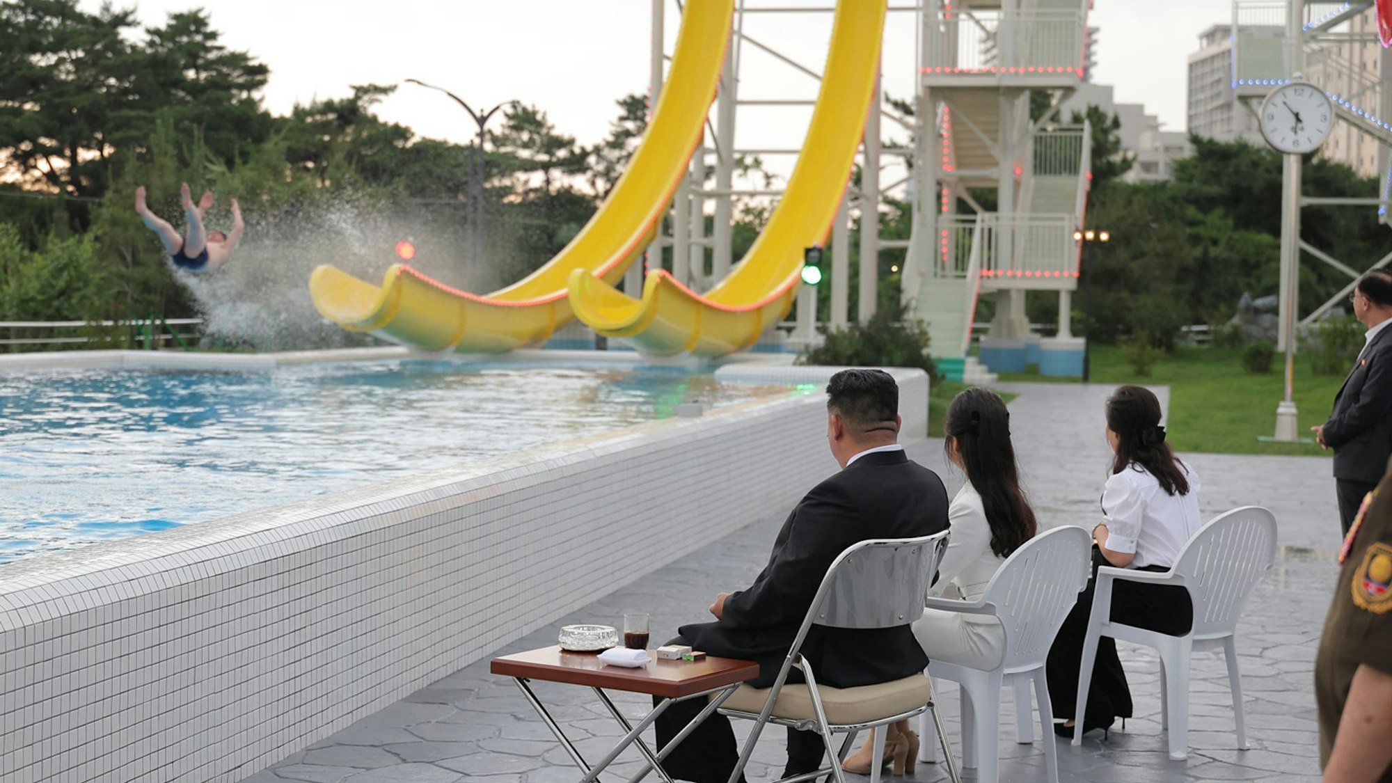 Machthaber Kim Jong Un weiht eine neue Touristenanlage an der nordkoreanischen Ostküste ein.