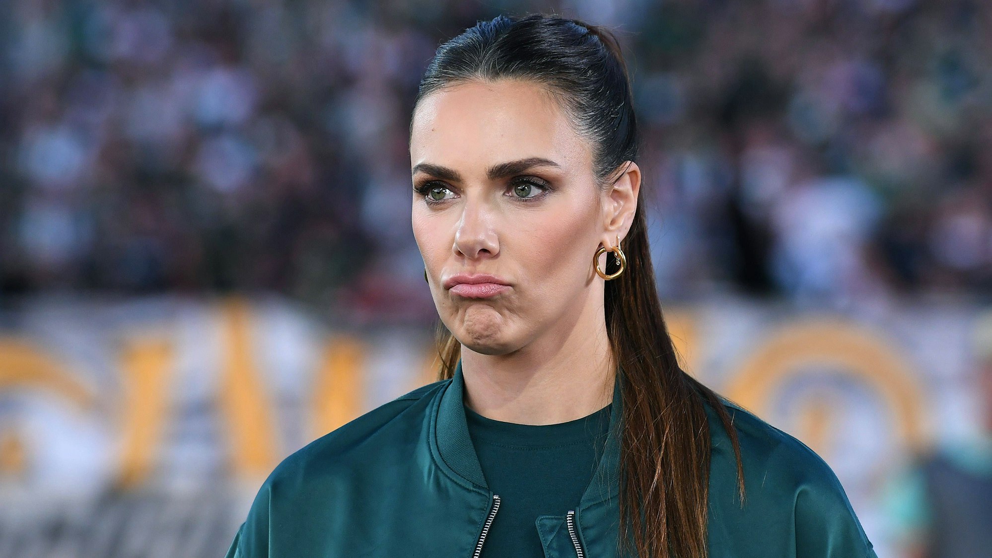 Moderatorin Esther Sedlaczek übergibt die „Maus-Show“ zeitweilig an Florian Silbereisen. (Archivbild)