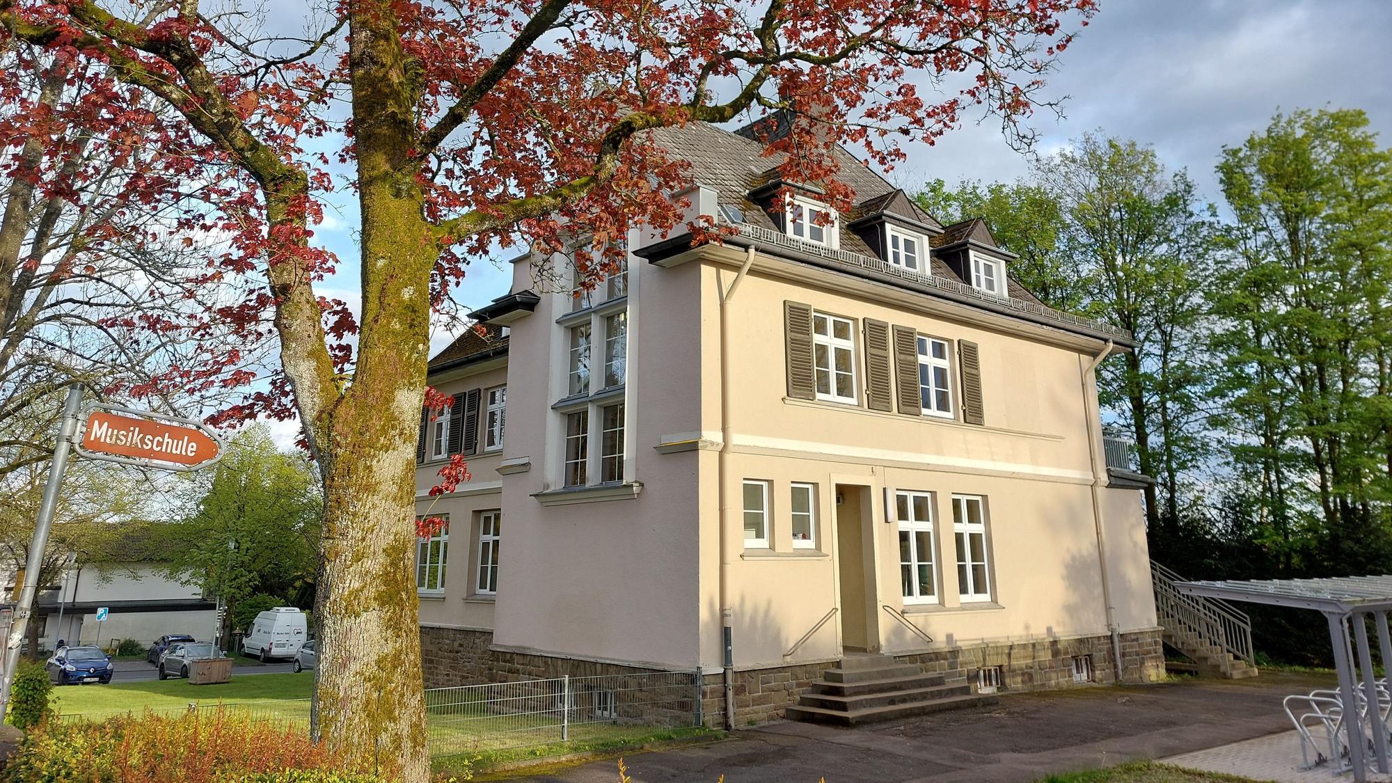 Der Mucher Gemeinderat hat eine Testphase für die Villa als Begegnungszentrum beschlossen. Binnen zwei Jahren soll ermittelt werden, ob das Konzept trägt und auf ausreichend Interesse stößt.