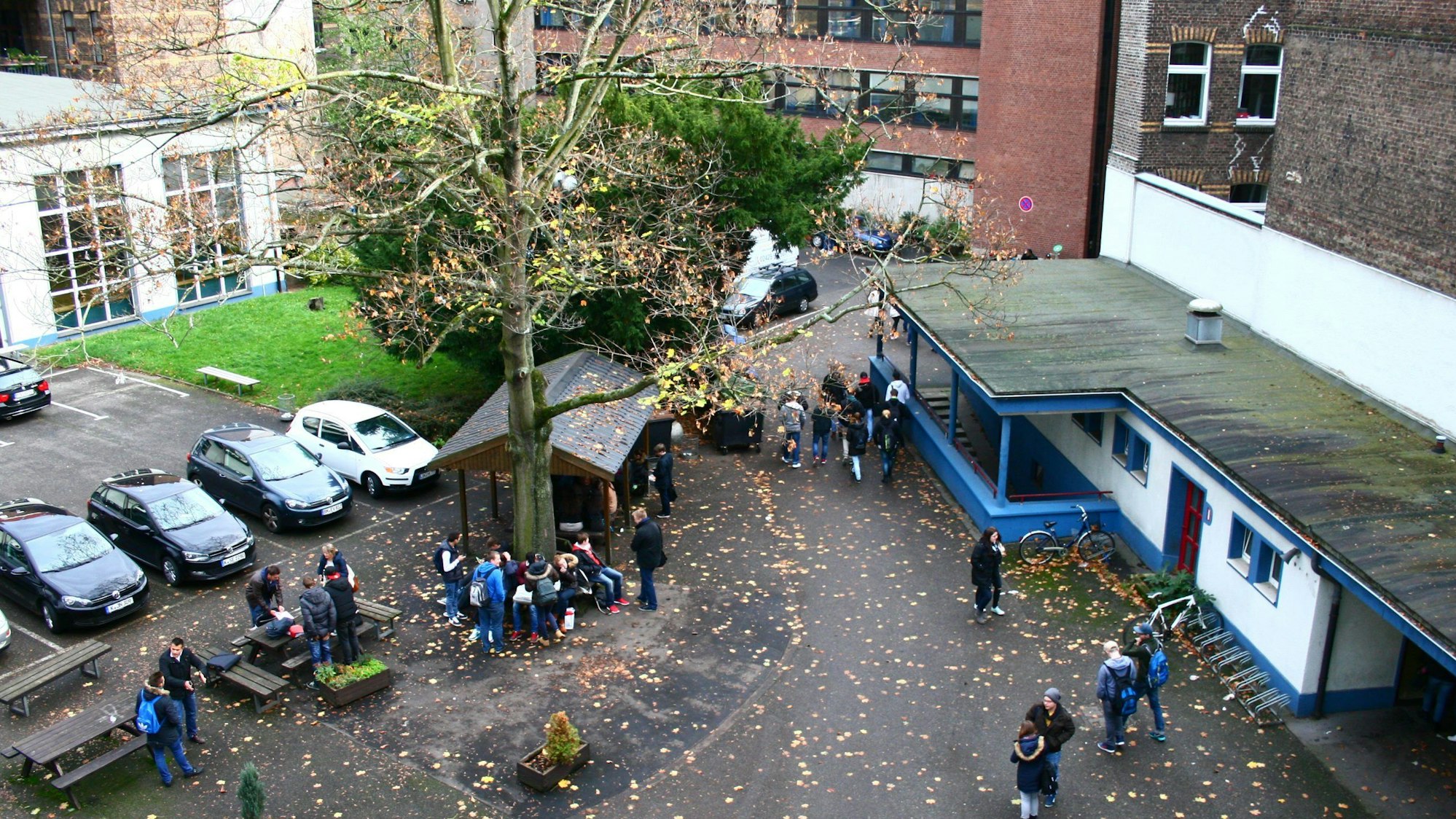 Zu sehen ist der Innenhof des Berufskollegs an der Lindenstraße aus der Vogelperspektive.