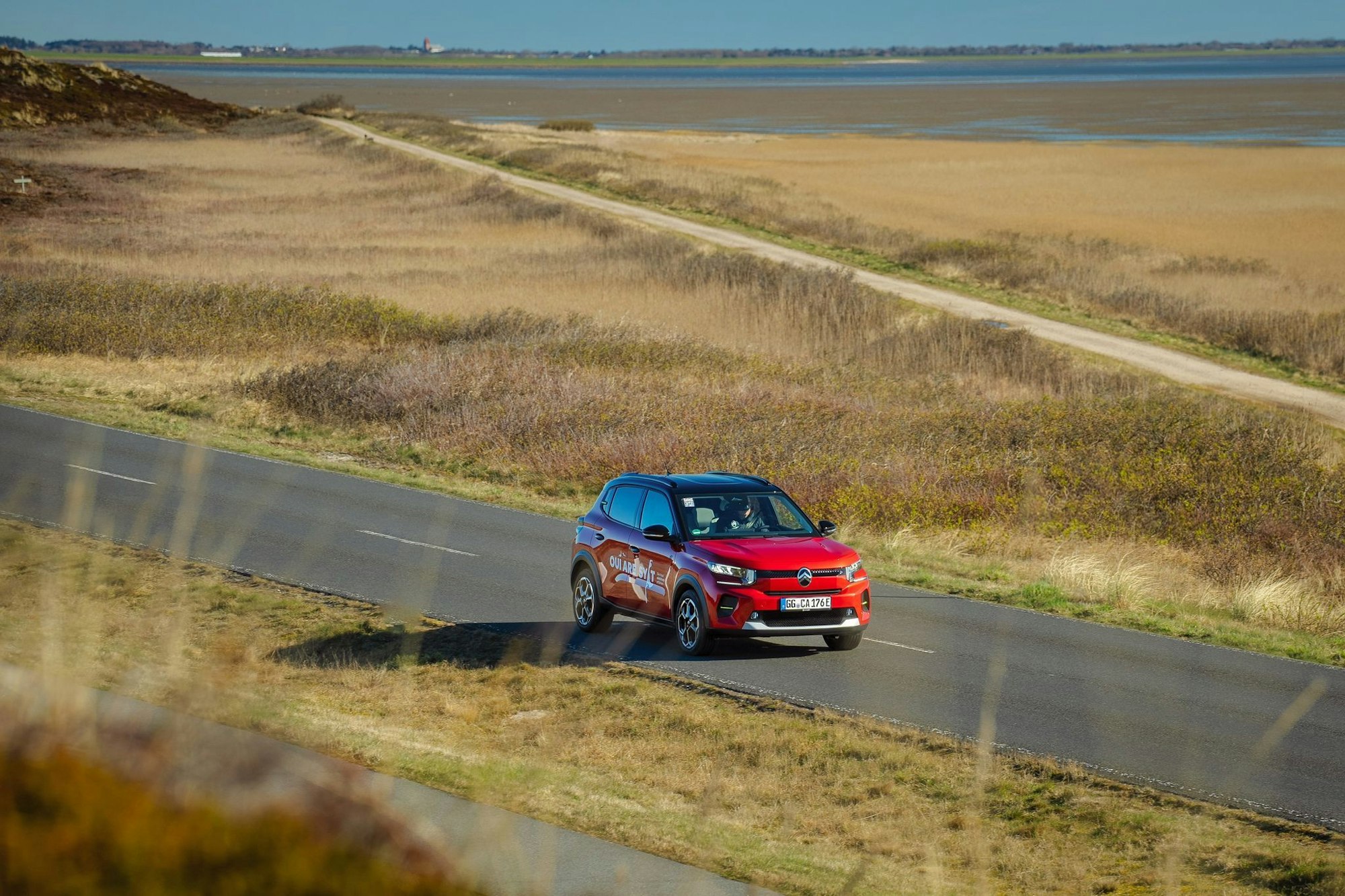 Kleiner Stromer auf großer Fahrt? Immerhin schafft der Citroën e-C3 mit einer Ladung über 300 Kilometer.