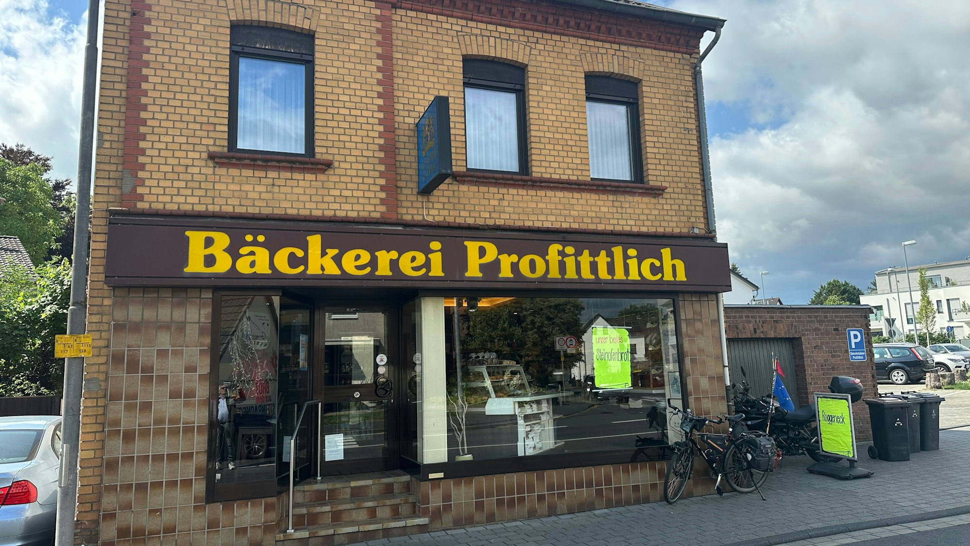 Ladenlokal und Backstube von Bäckermeister Stephan Profittlich an der Hauptstraße 47 in Sankt Augustin-Niederpleis.
