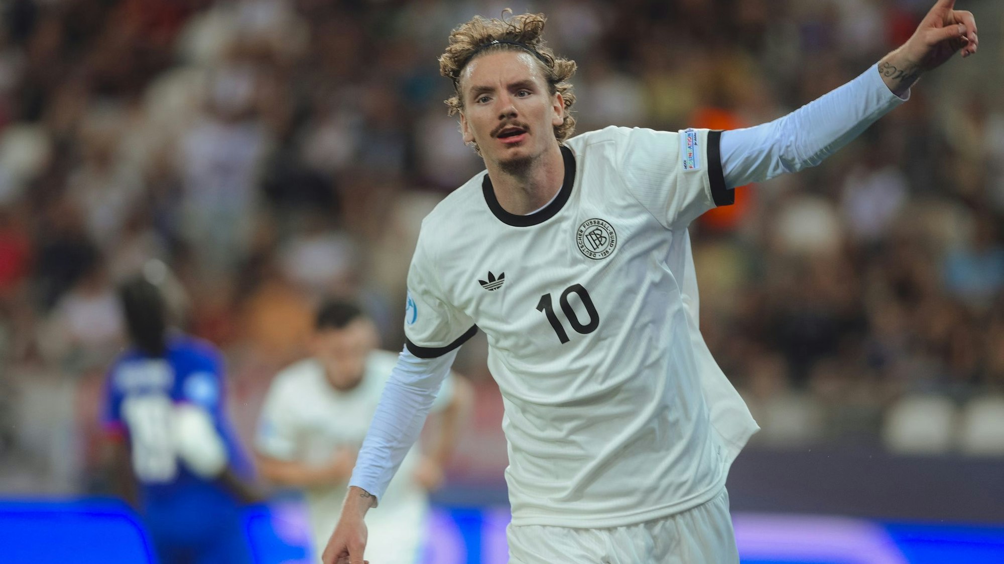 Jubelt Nick Woltemade bald im Trikot des FC Bayern?