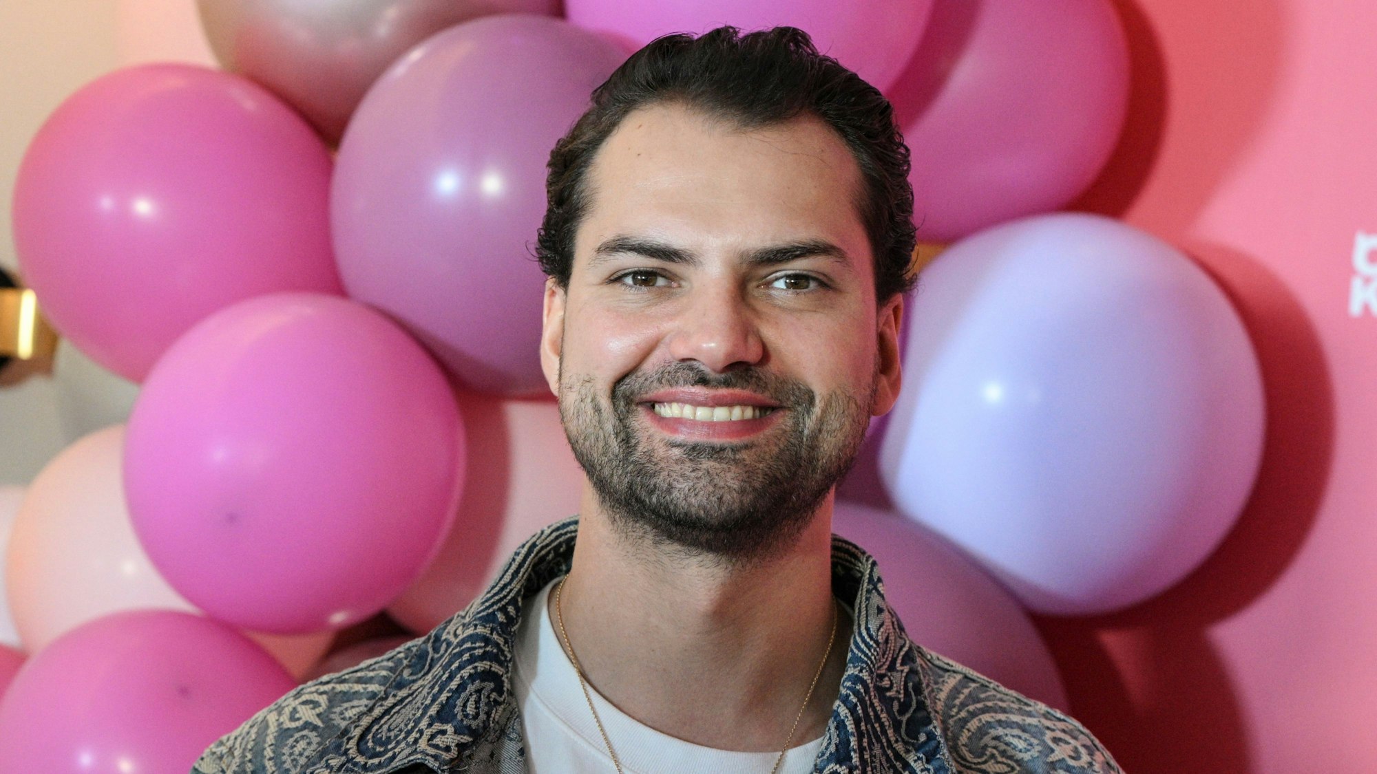 ARCHIV - 20.03.2025, Berlin: Jimi Blue Ochsenknecht bei einem Pressetermin zur 4. Staffel "Diese Ochsenknechts“, die ab 25. März bei Sky/WOW zu sehen ist. (zu dpa: «Jimi Blue Ochsenknecht am Hamburger Flughafen festgenommen») Foto: Jens Kalaene/dpa +++ dpa-Bildfunk +++