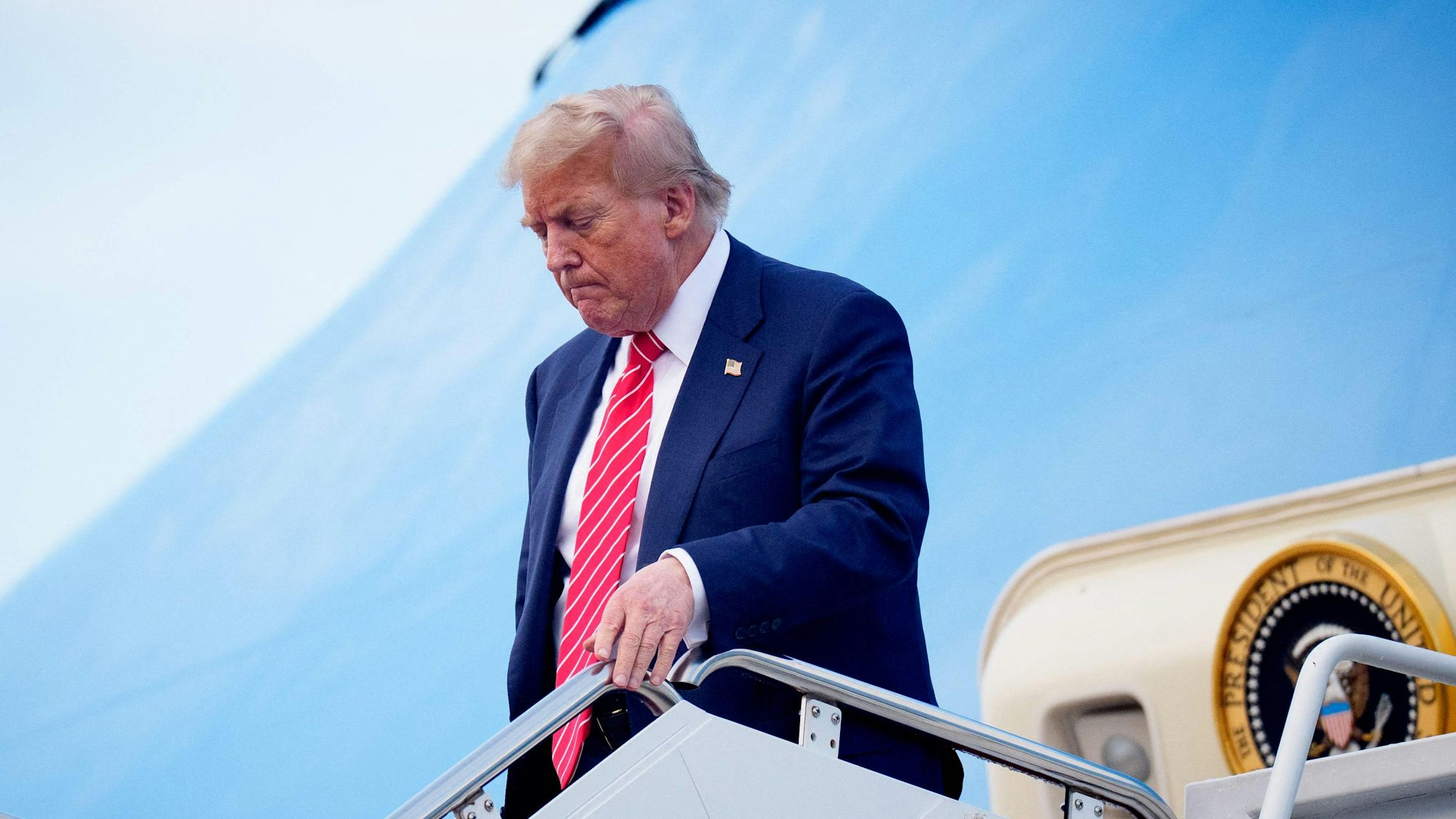 US-Präsident Donald Trump kehrt am 24. Juni 2025 vom NATO-Gipfel 2025 auf der Joint Base Andrews, Maryland, zurück.