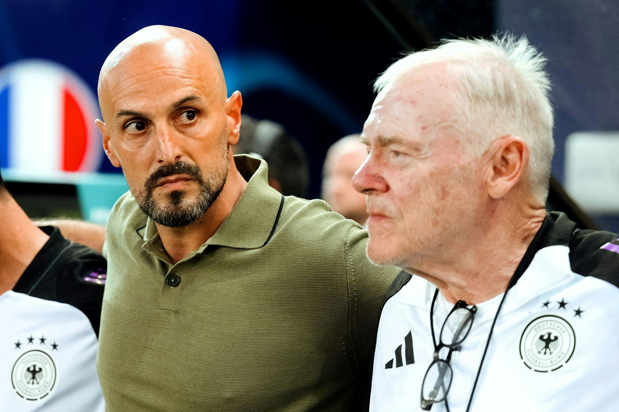 Trainer Antonio Di Salvo (l) freut sich auf ein großes FInale.