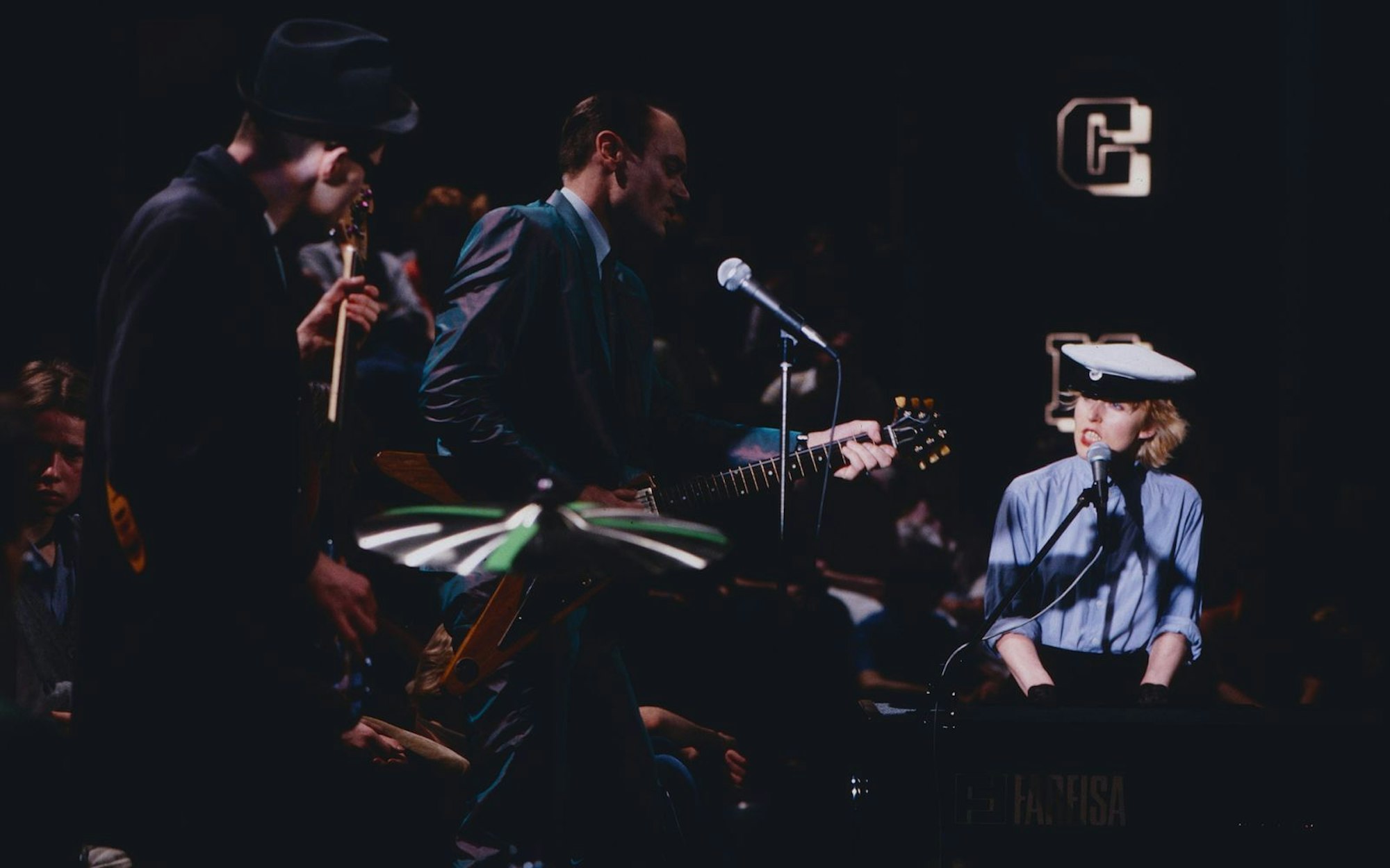 Die West-Berliner Band Ideal um Annette Humpe gaben 1981 ihren Hit „Blaue Augen“ vor den Fernseh-Kameras zum Besten. (Bild: IMAGO / United Archives)