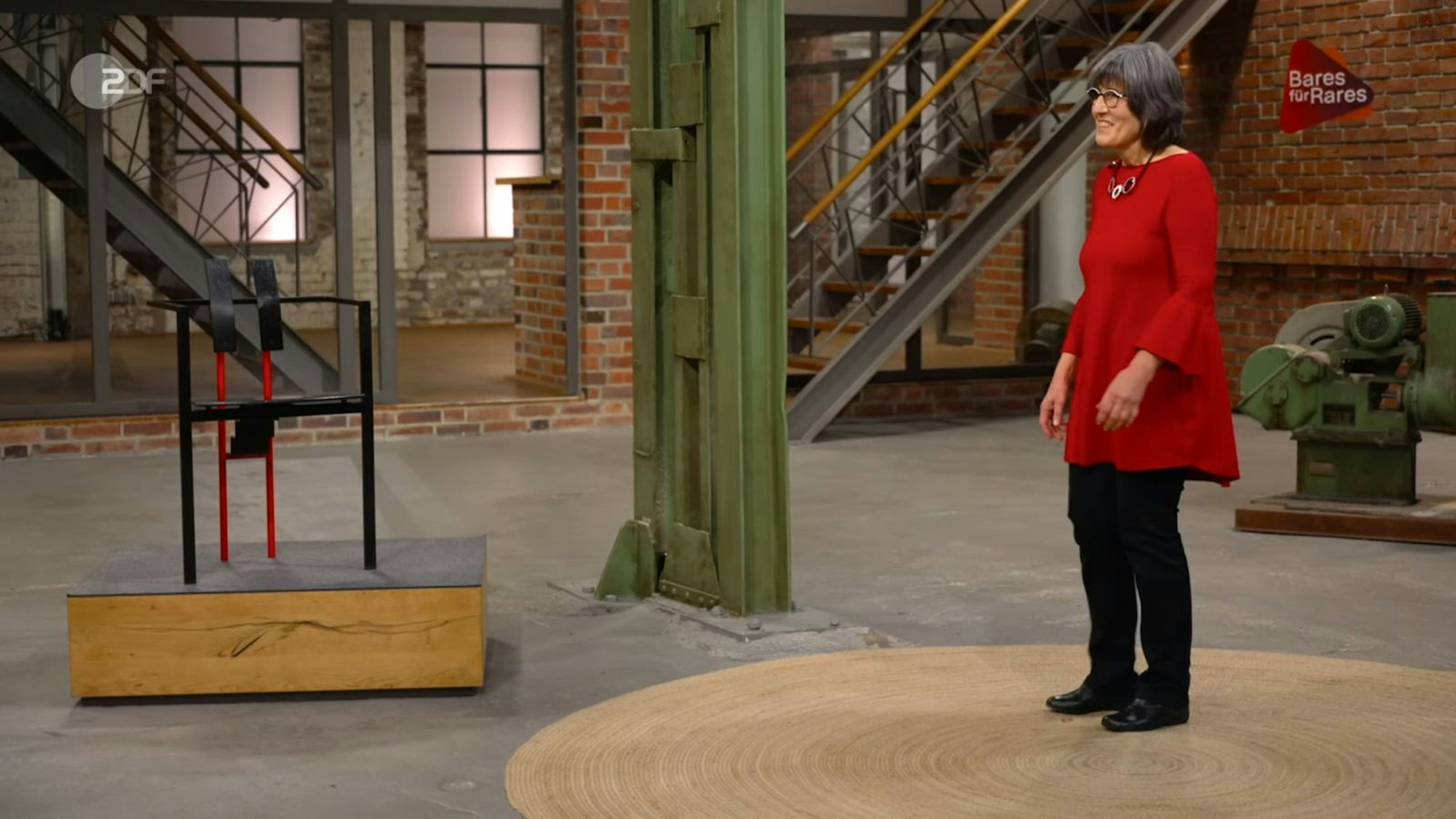 Die nächste Rarität: Ein Trix-Designerstuhl. Kathleens Wunschpreis von bis zu 150 Euro erhöhte Colmar Schulte-Goltz auf bis zu 300. Jos van Katwijk bezahlte 250 Euro. (Bild: ZDF)