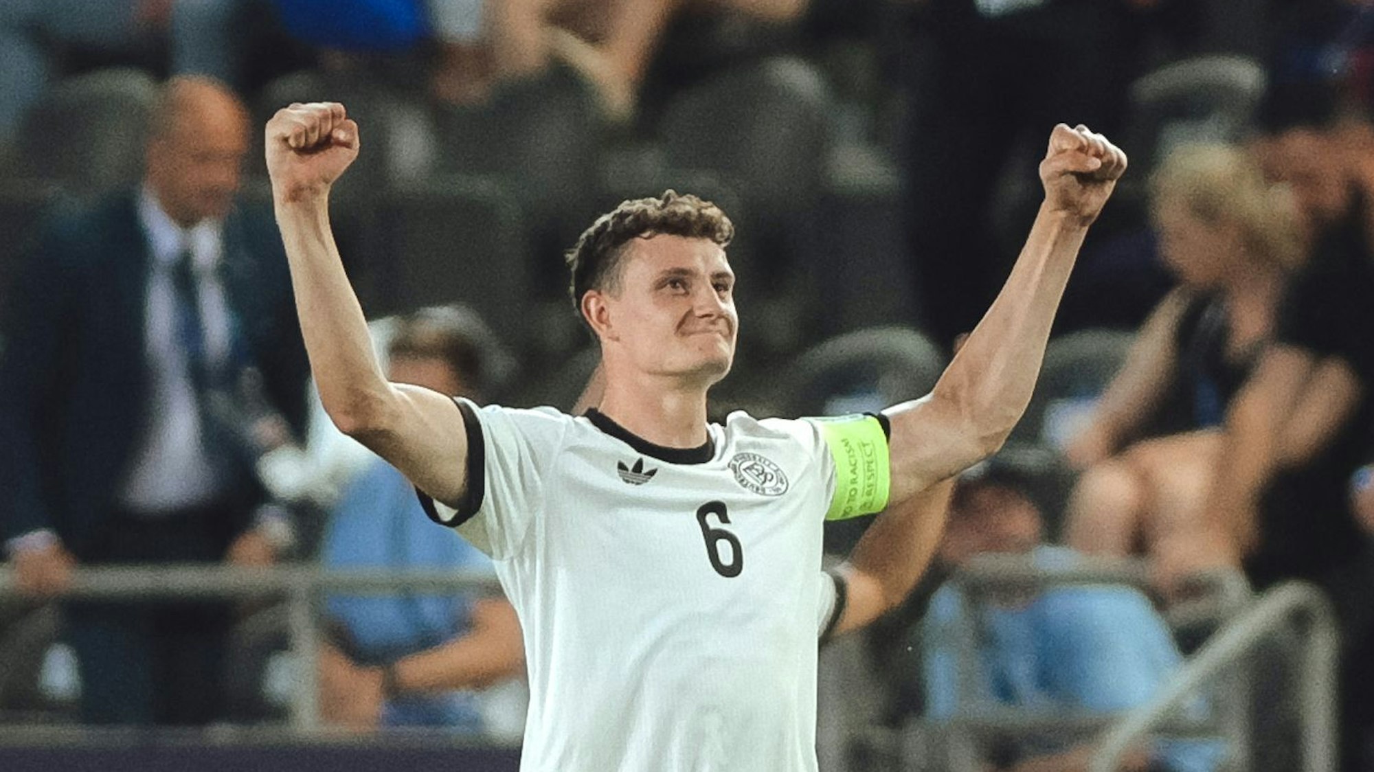 25.06.2025, Slowakei, Kosice: Fußball, U21 Männer: EM, Frankreich - Deutschland, Finalrunde, Halbfinale, Deutschlands Eric Martel (l) und Deutschlands Brajan Gruda feiern den Treffer von Deutschlands Gruda zum 0:3. Foto: Robert Nemeti/dpa +++ dpa-Bildfunk +++