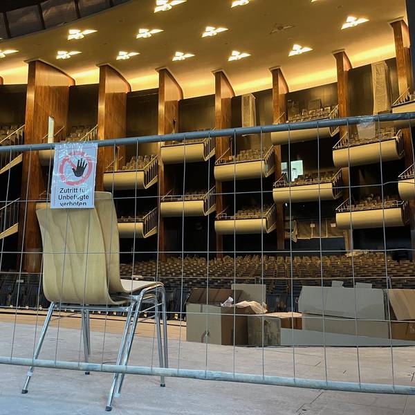 Das Bild zeigt den Opern-Saal am Offenbachplatz.