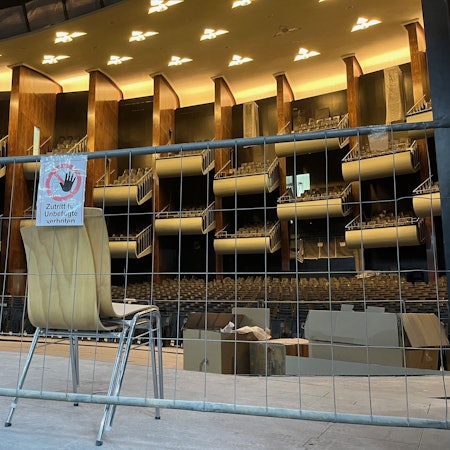 Das Bild zeigt den Opern-Saal am Offenbachplatz.