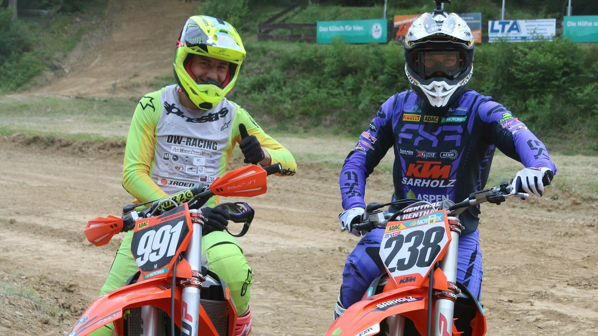 Lukas Platt und Debütant Jaden Wendeler an ihren Maschinen.