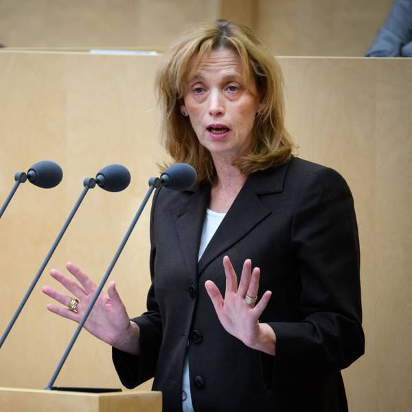 Karin Prien (CDU), Bundesministerin für Bildung, Familie, Senioren, Frauen und Jugend, spricht in der 1055. Plenarsitzung im Deutschen Bundesrat.