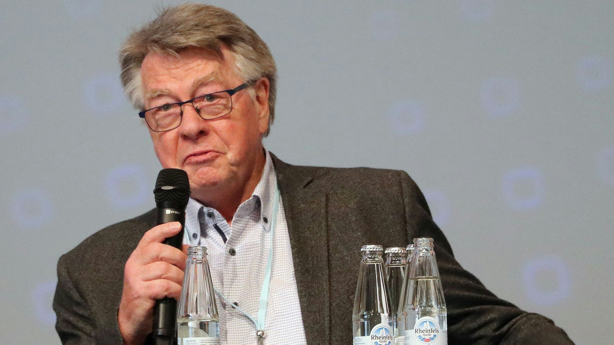 Das Bild zeigt Hans Decruppe, der als Landratskandidat bei der Kommunalwahl antritt.