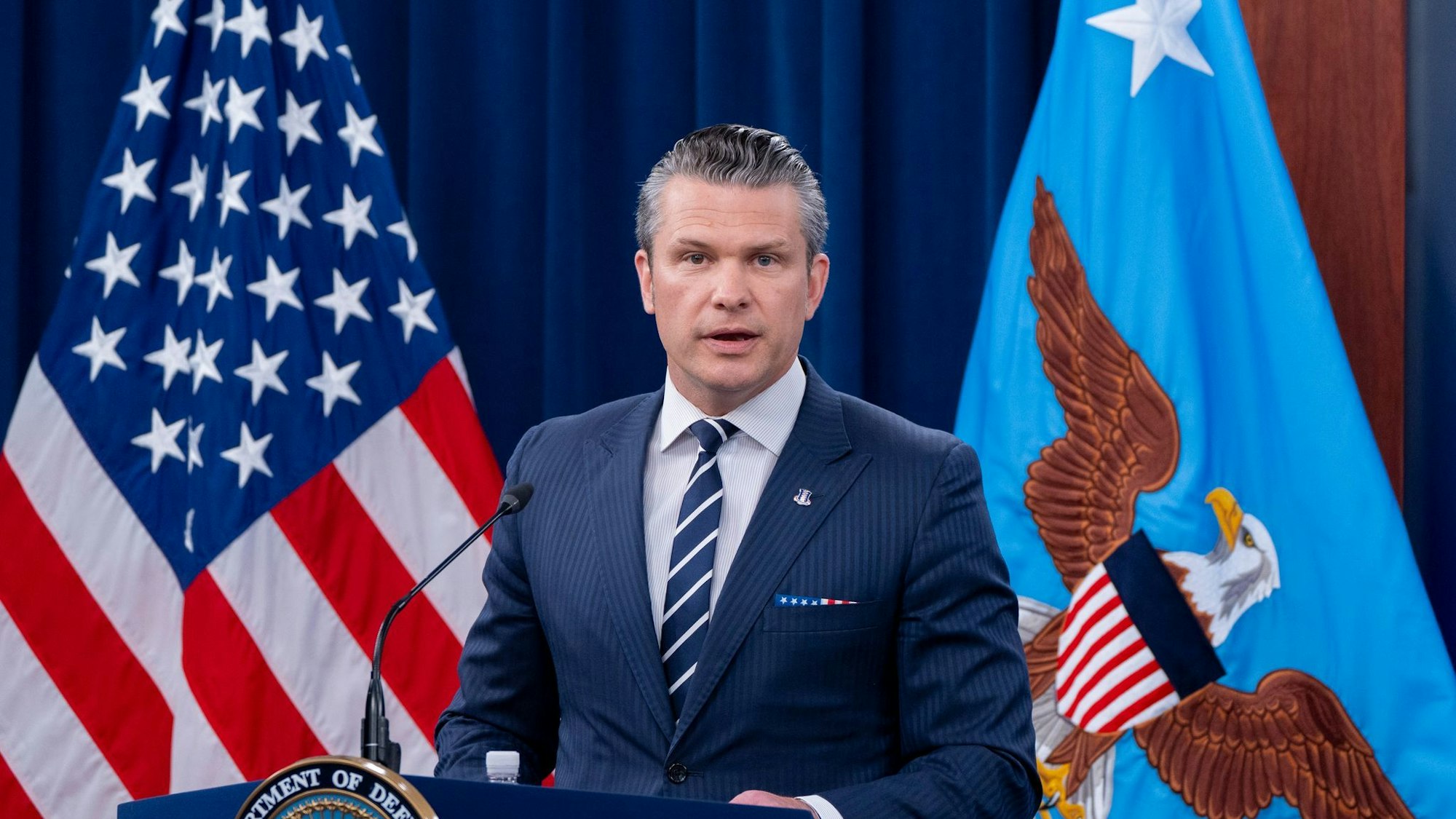 US-Verteidigungsminister Hegseth will sich in einer Pressekonferenz zum Ausmaß der Zerstörung der iranischen Atomanlagen äußern.