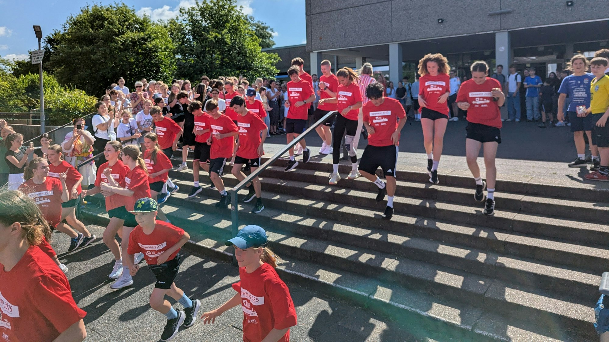Karawane startet an der Gesamtschule Schlebusch
