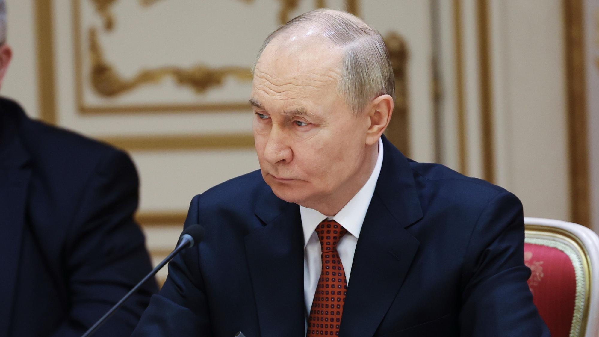 Wladimir Putin beharrt auf Russlands Maximalzielen im Kampf gegen die Ukraine. Eine diplomatische Lösung scheint in weiter Ferne.