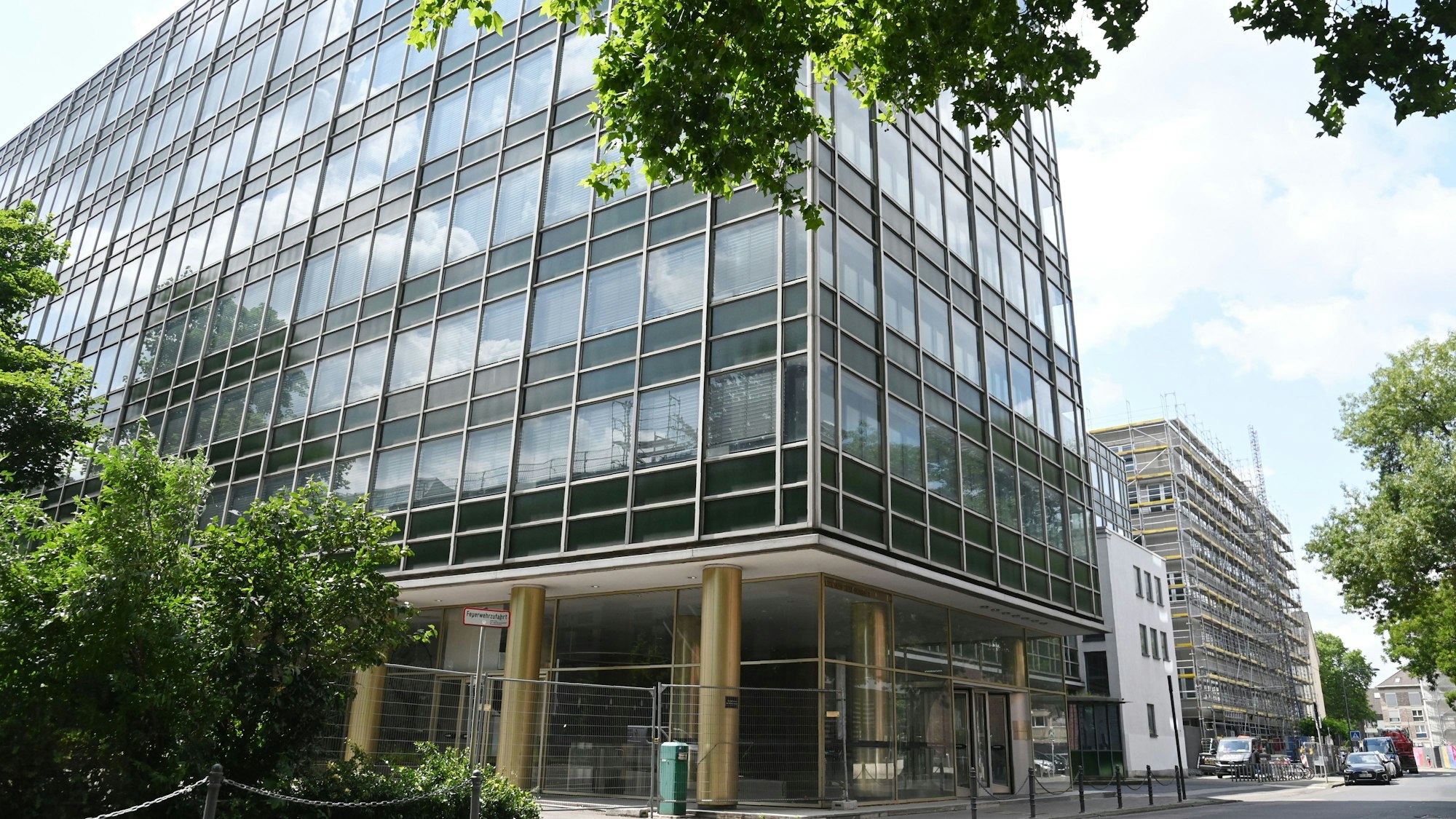 Die ehemalige Kaufhof-Zentrale an der Leonhard-Tietz-Straße.