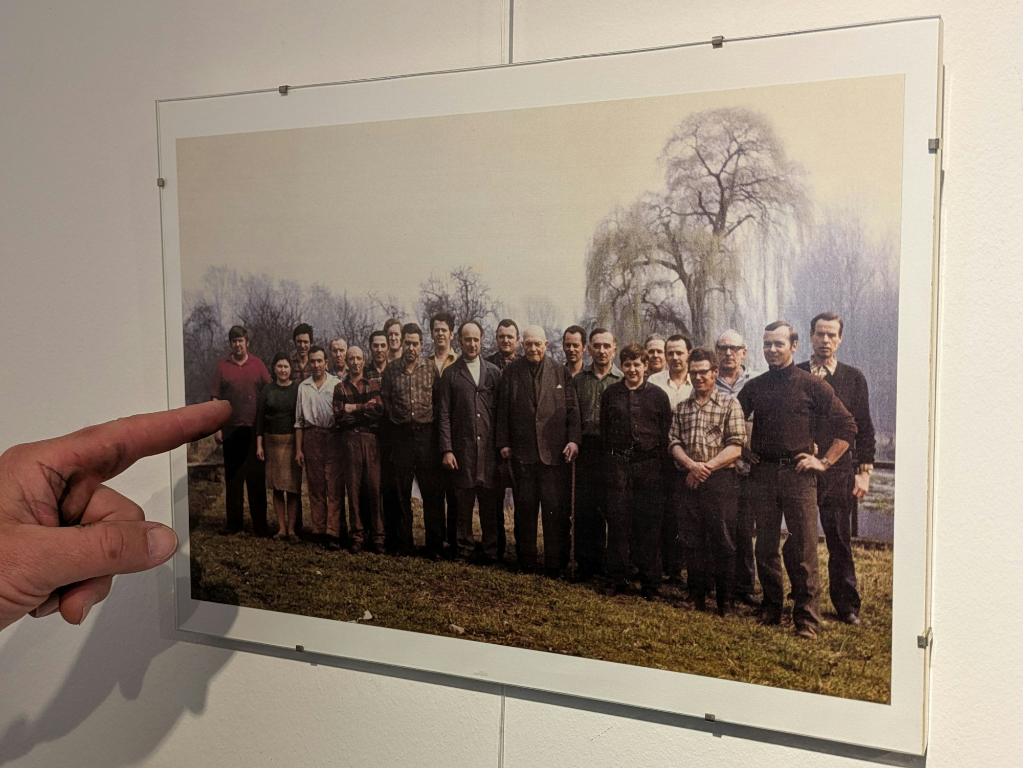 Eine Fabrikbelegschaft auf einem Foto