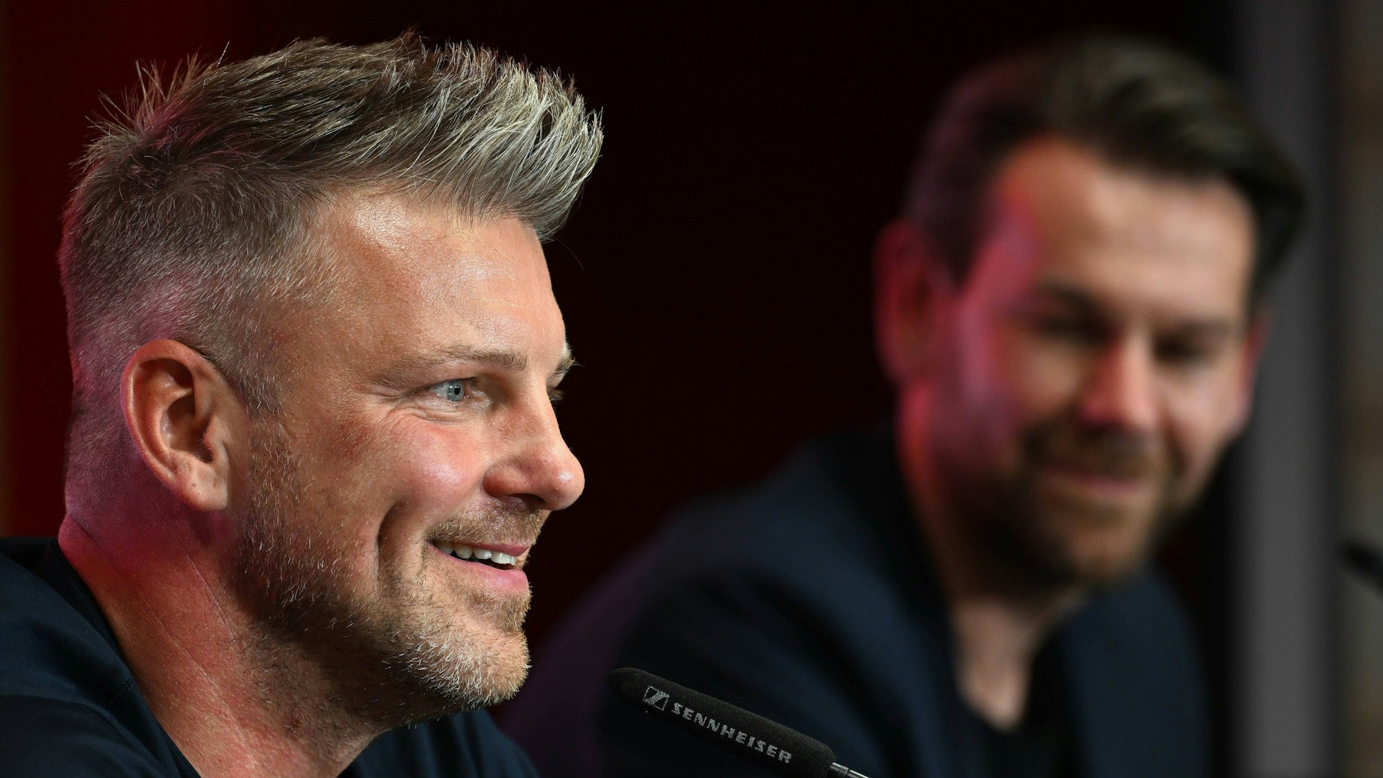 25.06.2025, xophax, Fussball , Fussball-Bundesliga Saison 2025 / 2026 1.FC Koeln Pressekonferenz Vorstellung Trainer Lukas Kwasniok , rechts Thomas Kessler DFL/DFB REGULATIONS PROHIBIT ANY USE OF PHOTOGRAPHS as IMAGE SEQUENCES and/or QUASI-VIDEO Koeln *** 25 06 2025, xophax, Fußball , Fußball Bundesliga Saison 2025 2026 1 FC Koeln Pressekonferenz Vorstellung Trainer Lukas Kwasniok , rechts Thomas Kessler DFL DFB REGULATIONS PROHIBIT ANY USE OF PHOTOGRAPHS as IMAGE SEQUENCES and or QUASI VIDEO Koeln