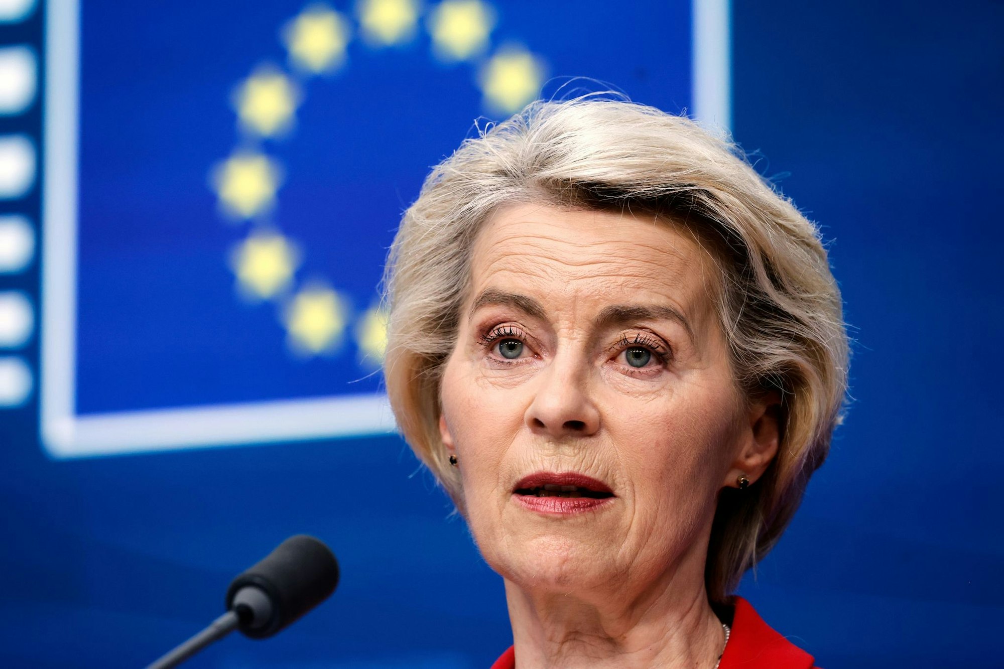 Die Präsidentin der Europäischen Kommission, Ursula von der Leyen, betont, dass man bereit sei, die europäischen Interessen zu verteidigen.
