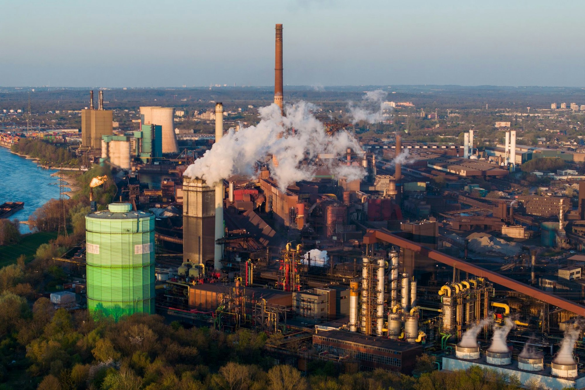 Der Stahlkonzern Salzgitter will noch in diesem Sommer entscheiden, was mit seiner HKM-Beteiligung geschehen soll.