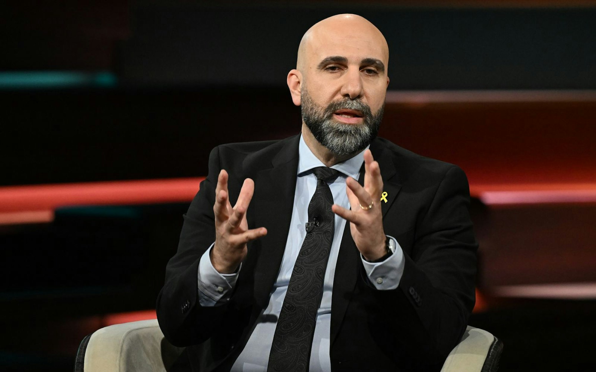 Keine Parallelgesellschaften zulassen: Integrationsexperte Ahmad Mansour überraschte Markus Lanz mit seinem Vorschlag, Menschen umzusiedeln. (Bild: ZDF / Cornelia Lehmann)