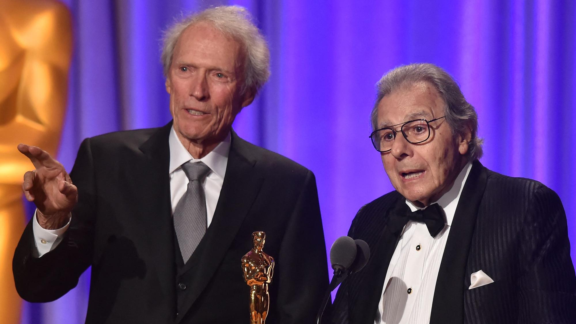 Lalo Schifrin erhielt seinen Ehrenoscar aus den Händen von „Dirty Harry“ Clint Eastwood.