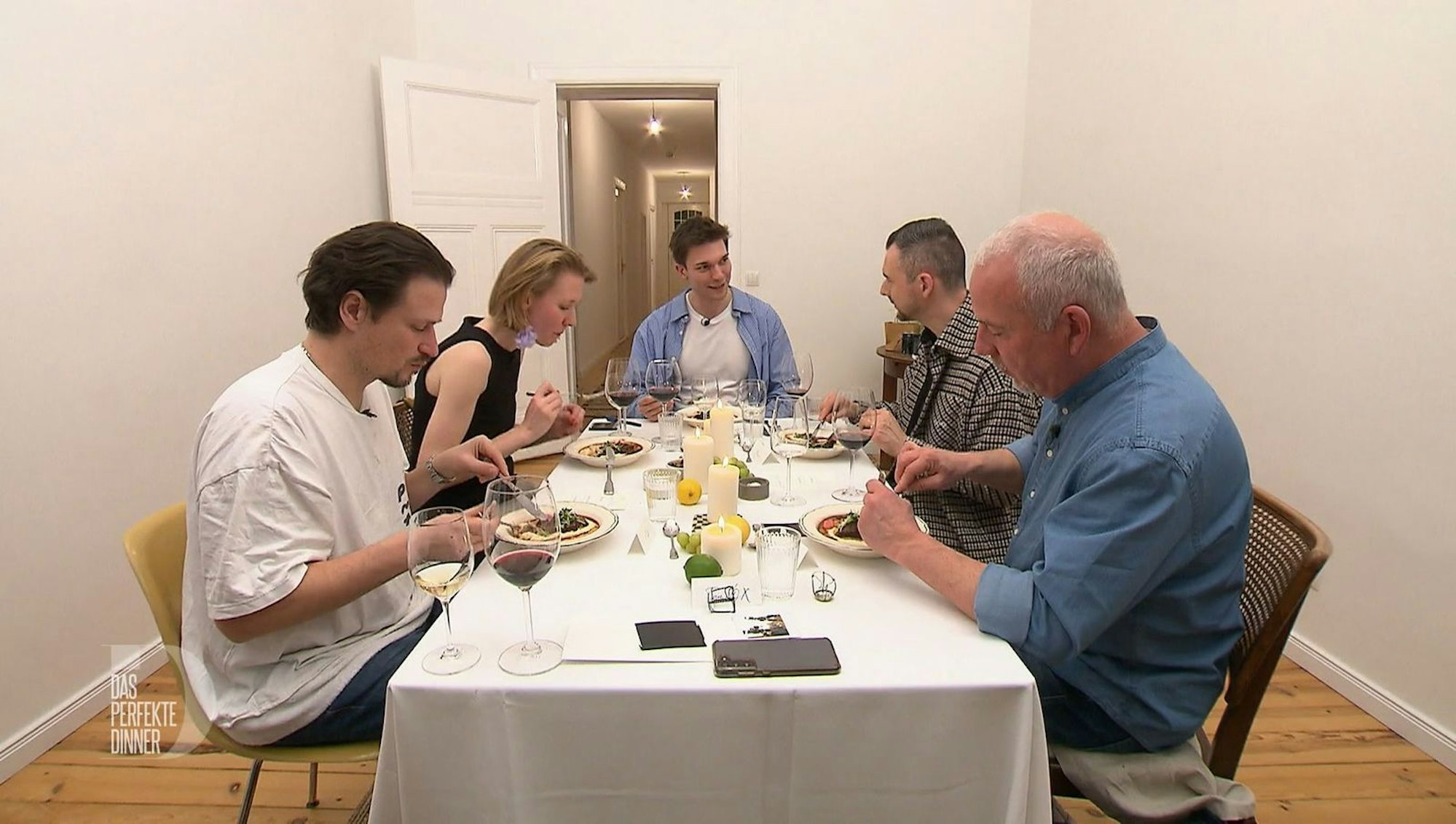 Zum Finale trifft sich die Berliner „Dinner“-Truppe bei Freddy am Prenzlauer Berg. (Bild: RTL)