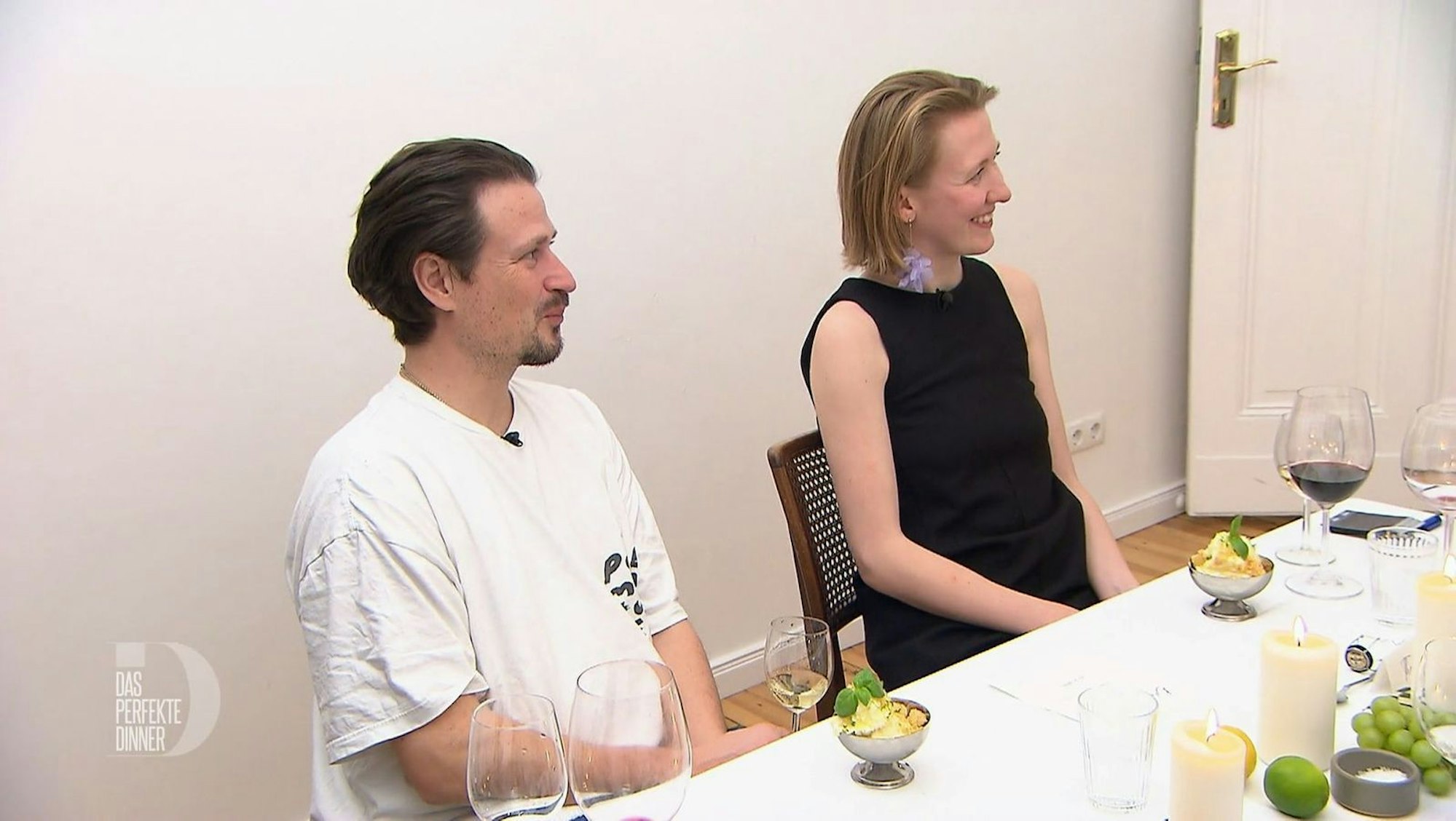 Theresa und Mato freuen sich auf ihr Dessert. (Bild: RTL)